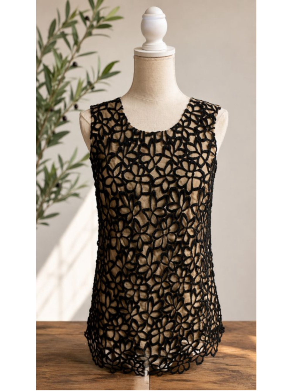 Isobella & Chloe Cotton Silk Beige Black Floral Lace Overlay Sleeveless Top XS